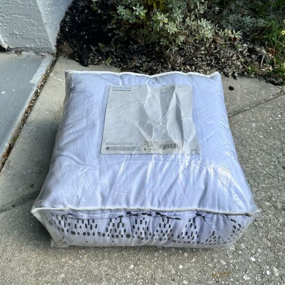 Room Essentials Black White Dorm Comforter - Picture 4 of 4